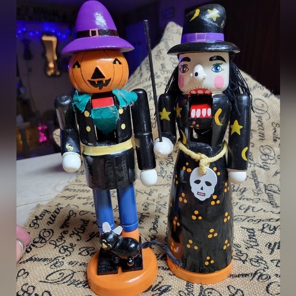 🛒🛍️💥Vintage rare collectable 10 in Halloween nut crackers lot of 2 - Picture 1 of 15